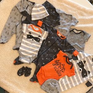 Baby Bundle🥰 of onesies, sleepers, hats & mitts